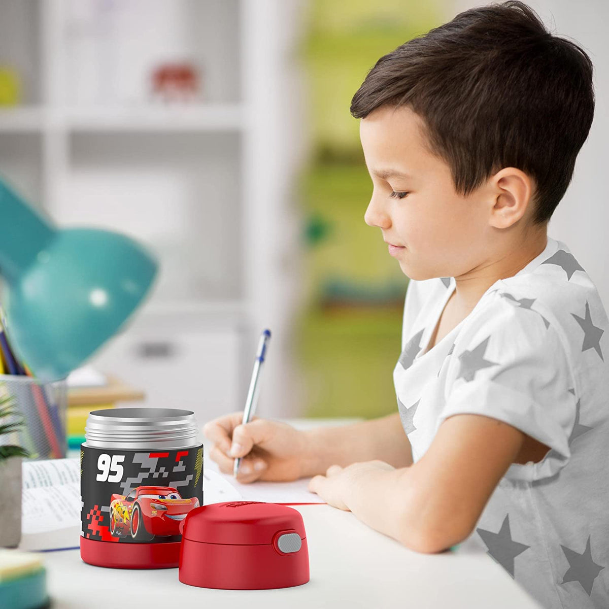 THERMOS FUNTAINER 10oz keeps meals at the right temperature for kids.