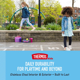 THERMOS FUNtainer Minnie Mouse bottle lid button enables quick access.