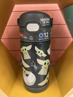 THERMOS FUNTAINER secure lid and spill-resistant design supports on-the-go hydration.