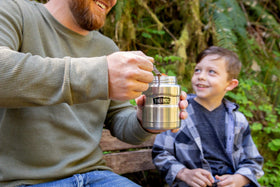 Available in 24oz and 47oz variants with THERMOS Stainless King 16oz Army Green