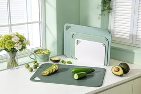 thetchry small 9x6 board handy for onions and peppers