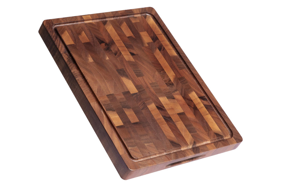 THETCHRY end grain walnut cutting board showing durable surface and self-healing cuts for clean slicing