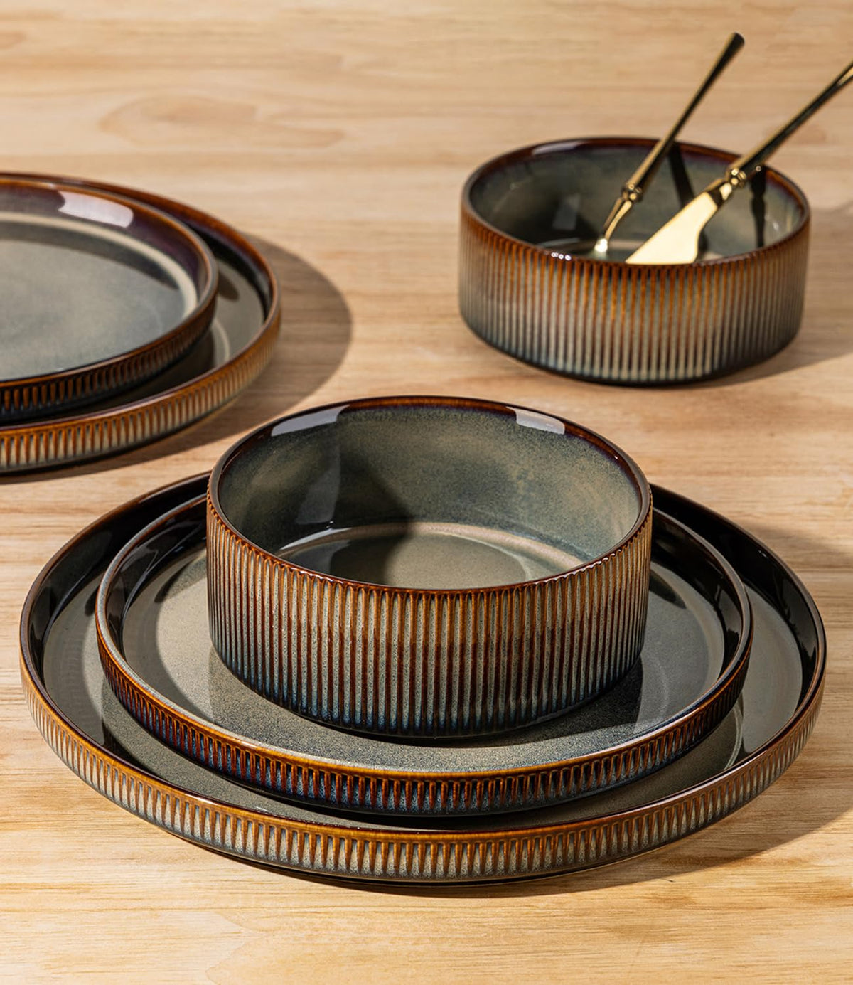 TheTerra Coca Mocha set stack demonstrates space-saving organization in modern kitchens.