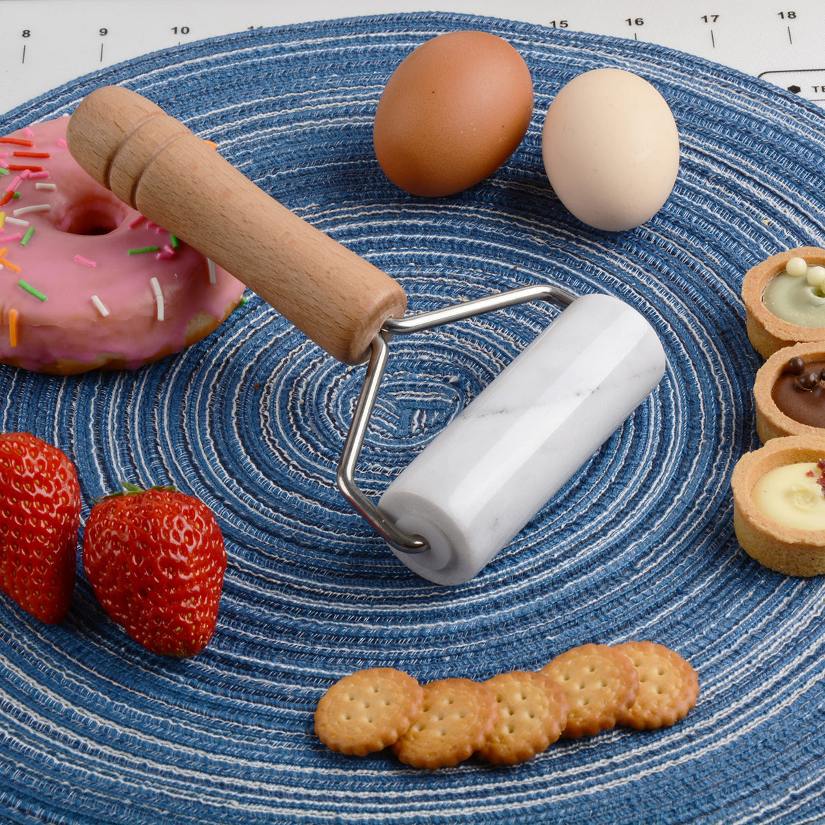 Tianman marble roller ideal for pastries, tarts, and cookies.