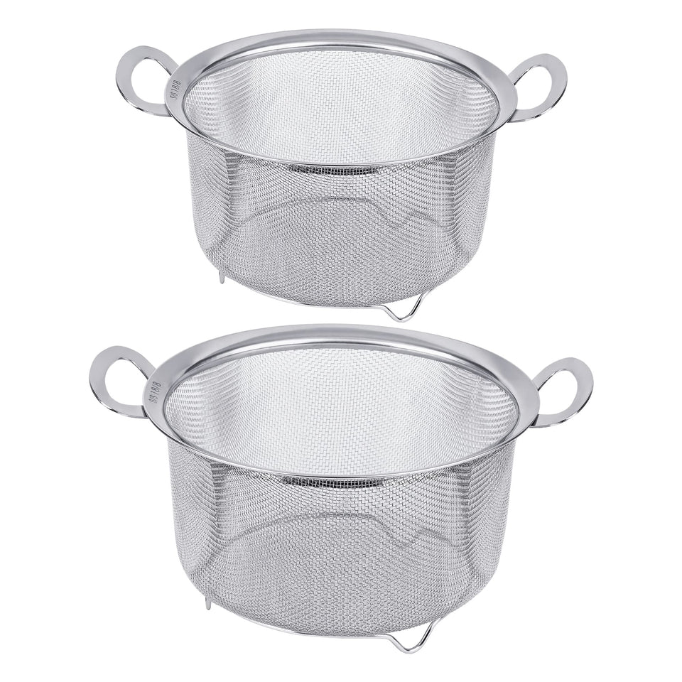 Tiawudi 4-quart strainer with handles ready for quick pasta draining.