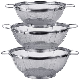 Tiawudi 5-quart colander with sturdy handles for easy pasta draining.