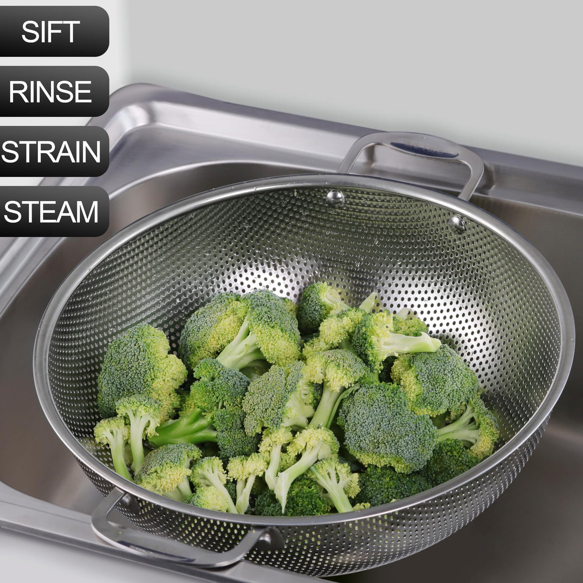 Tiawudi 6-Qt colander being used to drain pasta efficiently