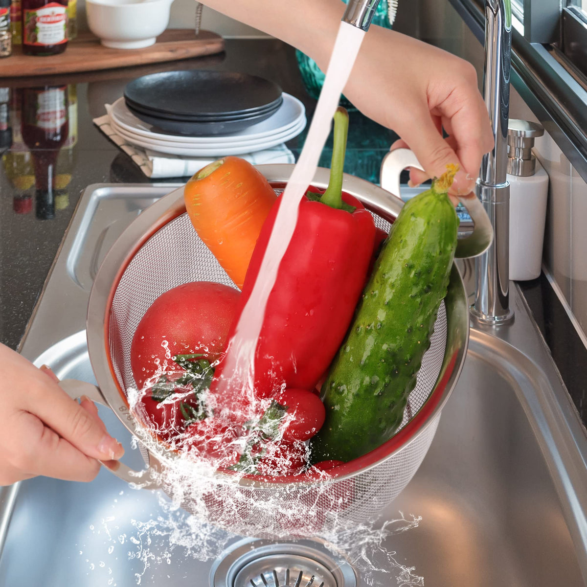 Tiawudi dual-size set ideal for steaming, draining, and washing produce.