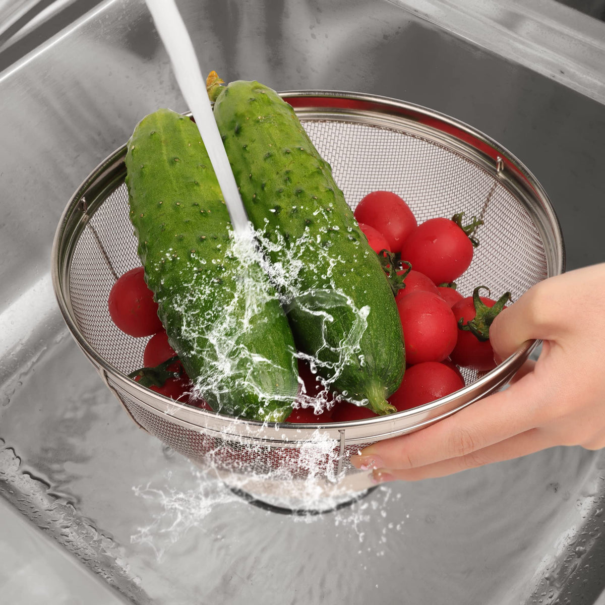 Tiawudi fine mesh strainer designed for pasta and rice rinse.