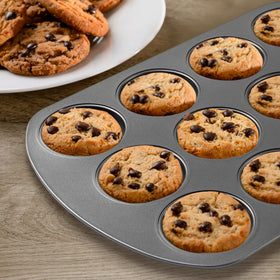 Gift-ready packaging makes the Tiawudi muffin top pan a thoughtful present.