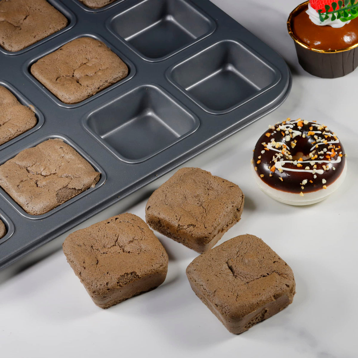 Tiawudi brownie pan dimensions 14 x 10.5 inches for flexible layouts.