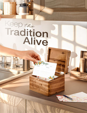 Tidita Acacia lid doubles as a hands-free recipe holder on the counter