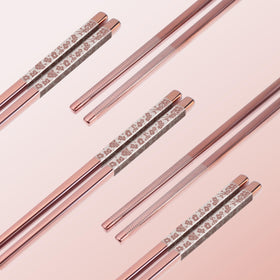TIICOO chopsticks 33g per pair balance in use