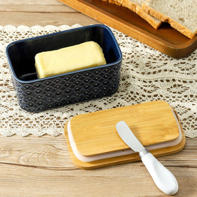 Gift-ready kitchen essential for housewarmings and entertaining.