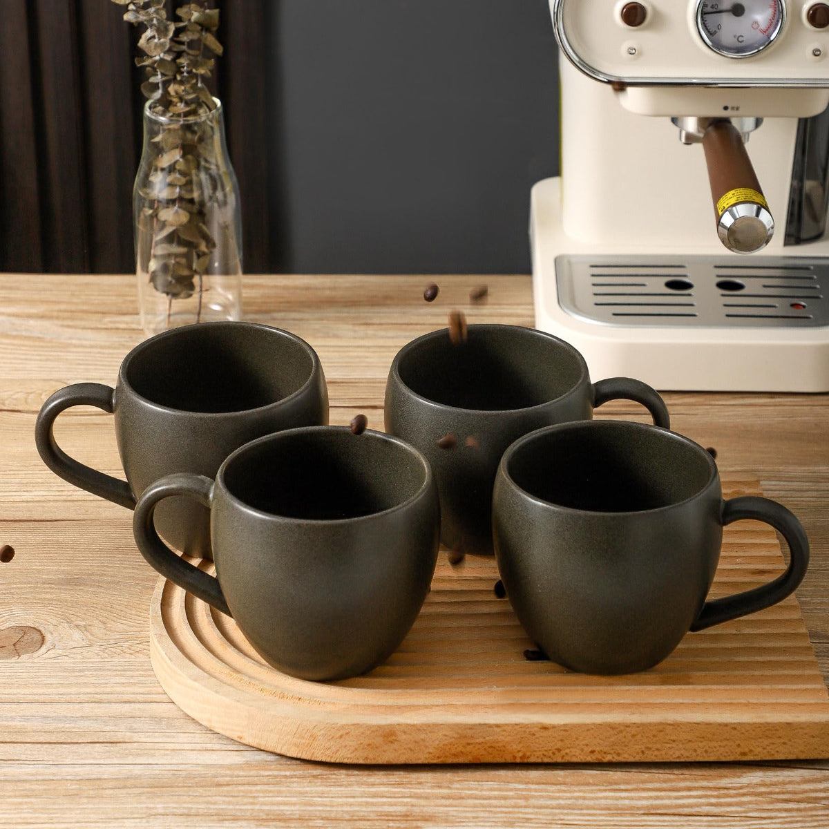 Tikooere black mugs resist stains and are easy to clean after use.