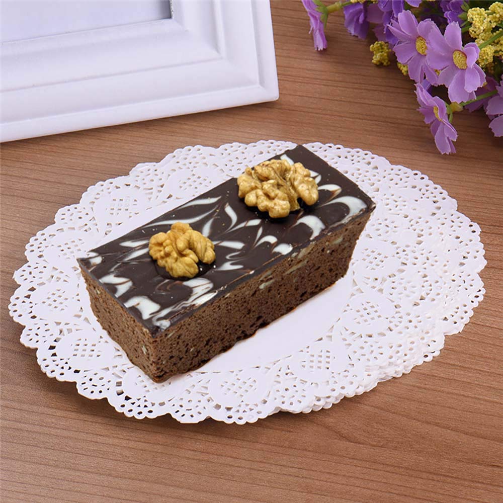 Tim&Lin White Lace Doilies disposable tableware ideal for quick, stylish gatherings.