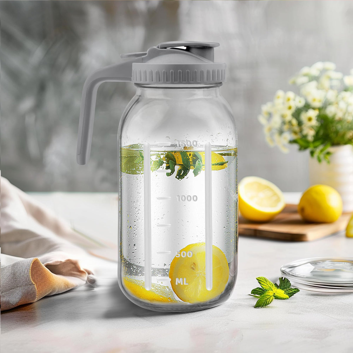Tinaforld 64 oz glass pitcher with BPA-free lid for safe storage