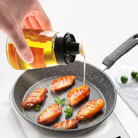 TINMIX versatile condiments bottle for oil, soy sauce, vinegar and more on the go.
