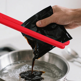 Tinoaly ergonomic design enables smooth one-handed bag opening