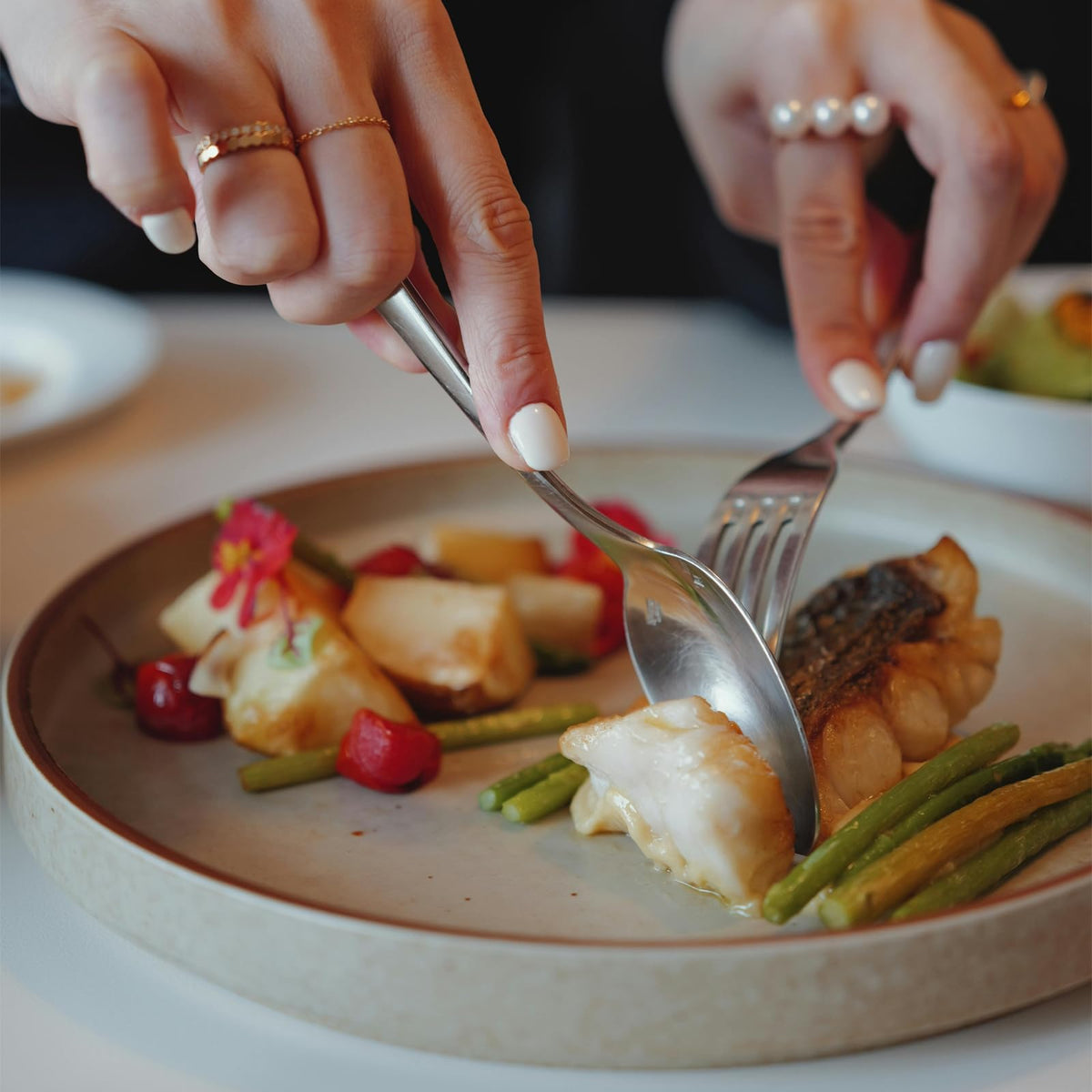 TINSKY classic design flatware for comfortable grip and refined table settings.