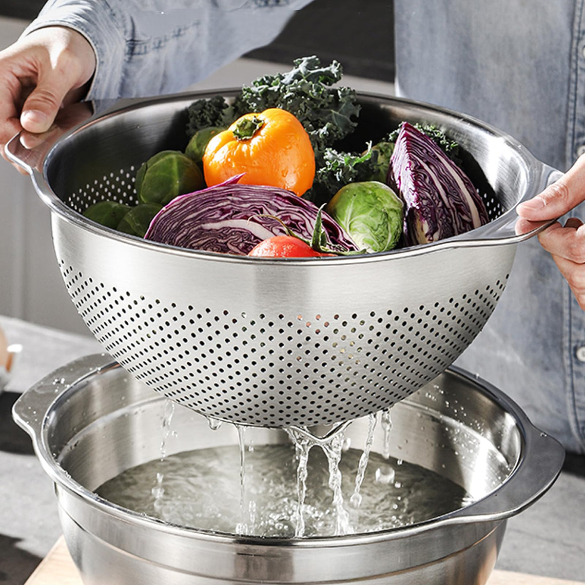 TINSKY nesting design saves cabinet space when colanders are stored.