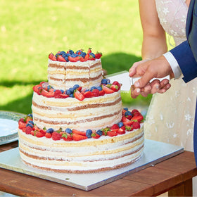 Versatile plastic cake cutters for pizzas and pastries at events