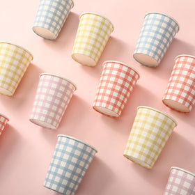 Tioncy gingham pattern cups closeup, stylish design adds charm to any gathering