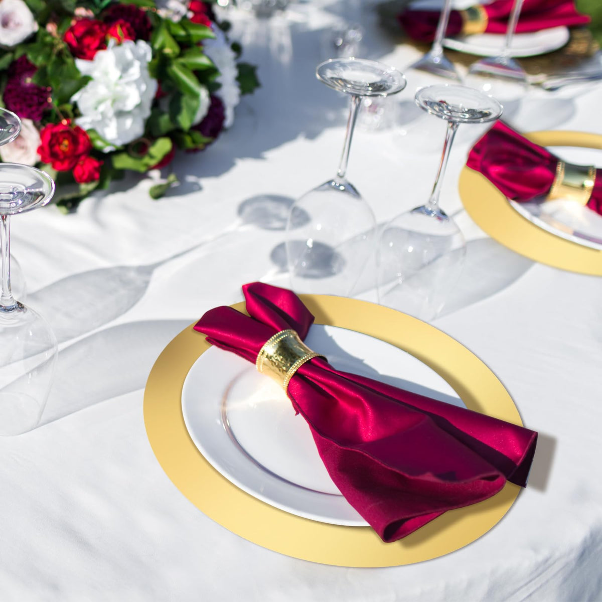 Tioncy wedding and party setups gain refined gold accents with these mats.