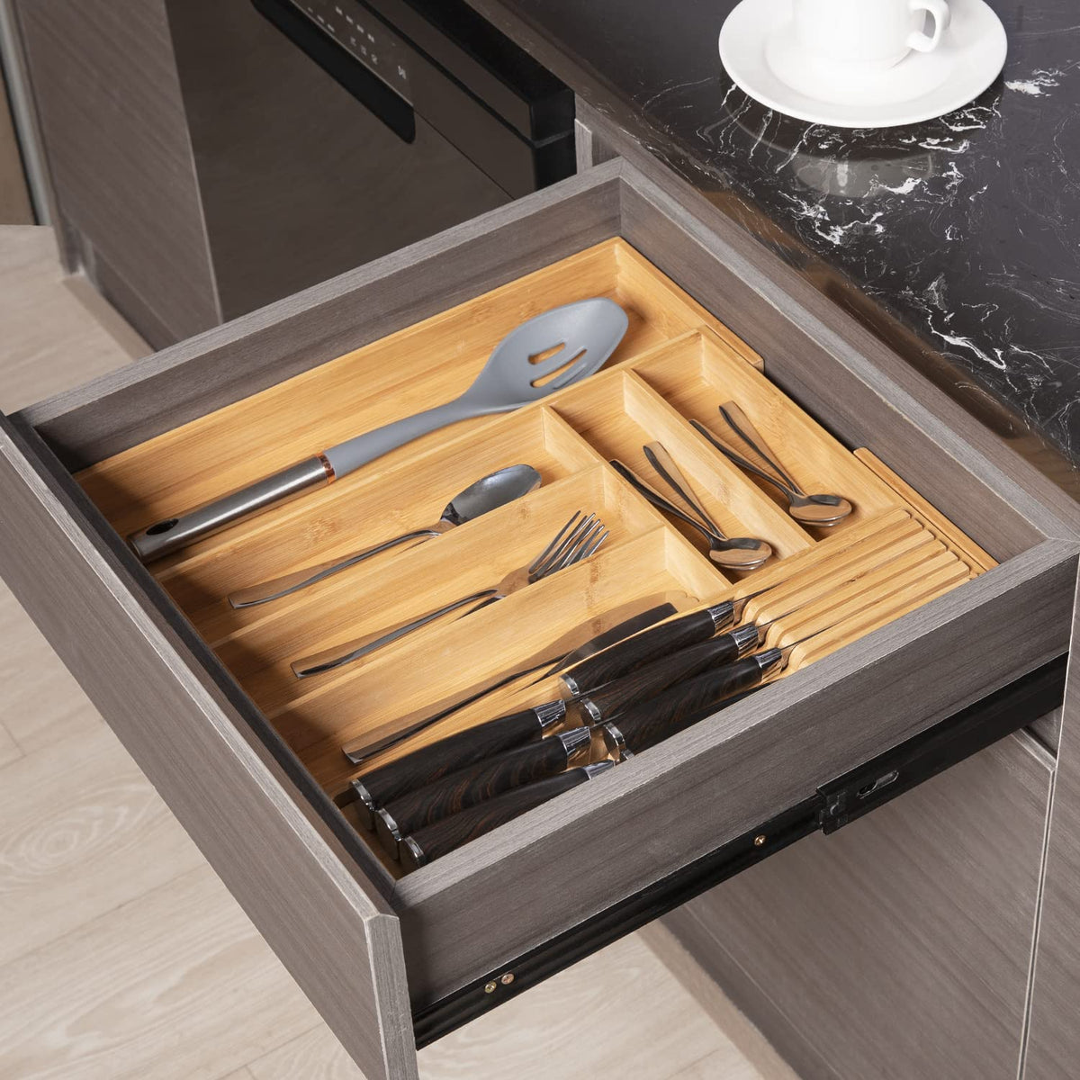Drawer dimensions expand to fit a variety of drawers for a cleaner countertop.