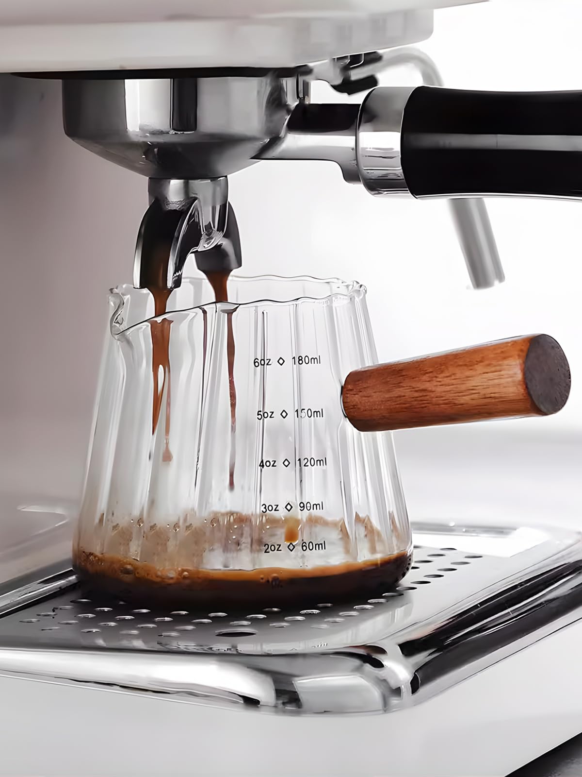 TIWPAJS borosilicate glass resists heat and is microwave-safe
