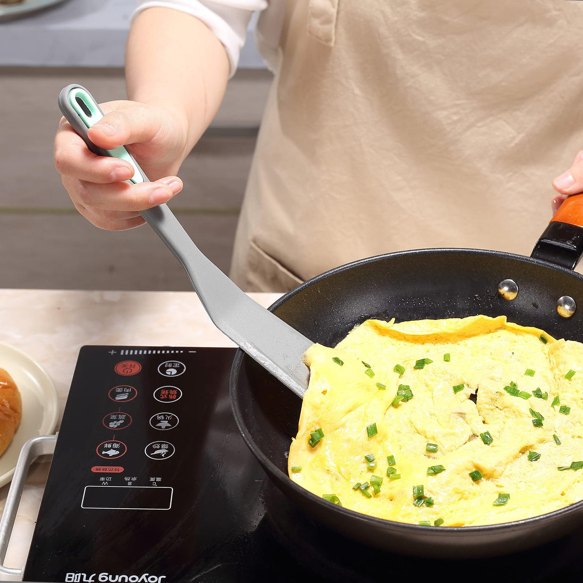 To encounter heat resistant spatulas withstands high heat up to 446℉