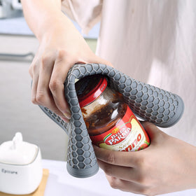 To encounter round silicone mat protects glass turntables and reduces splatter during reheating.