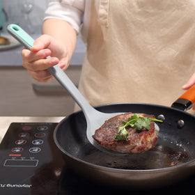 To encounter silicone round pancake spatula lifts round pancakes gently