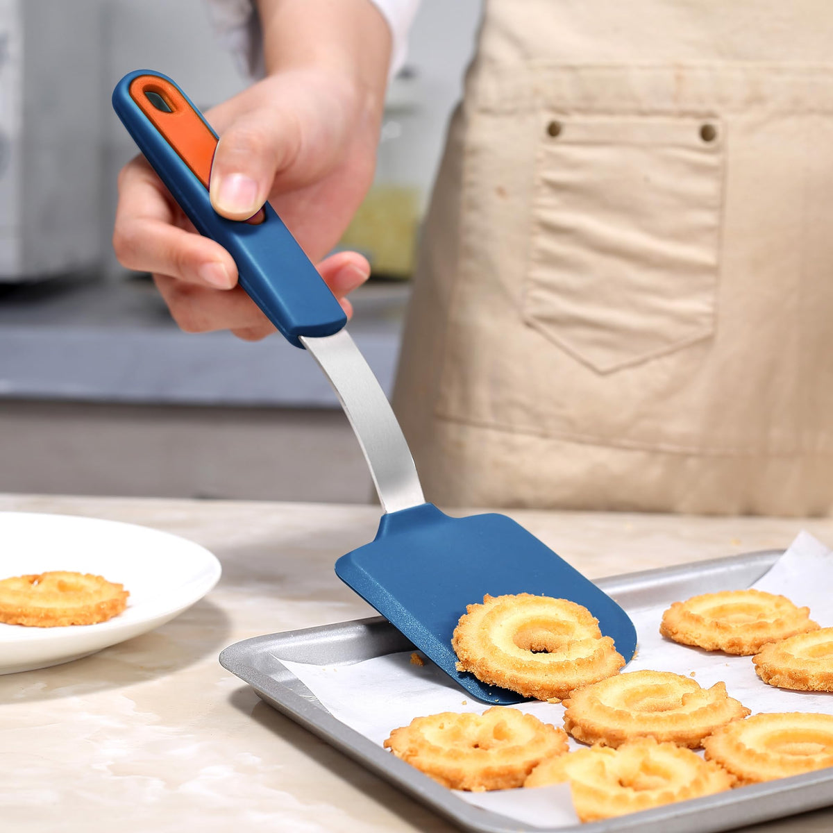 To encounter standard turner spatula for eggs, pancakes, and nonstick pans