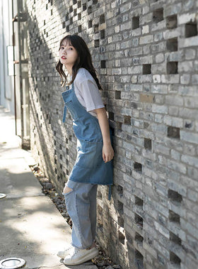 Tobyan Cotton Denim Apron Soft pocket detail with pen and small items