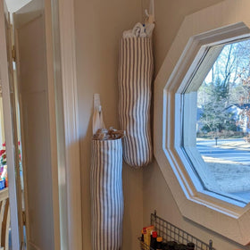 TOGETRUE wall-mounted bag holder with elastic bottom for easy bag removal.