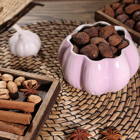 TOIVO garlic storage design adds decorative flair to the countertop