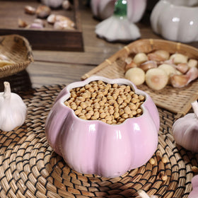 TOIVO gift-ready garlic holder suits cooks for holidays and gatherings
