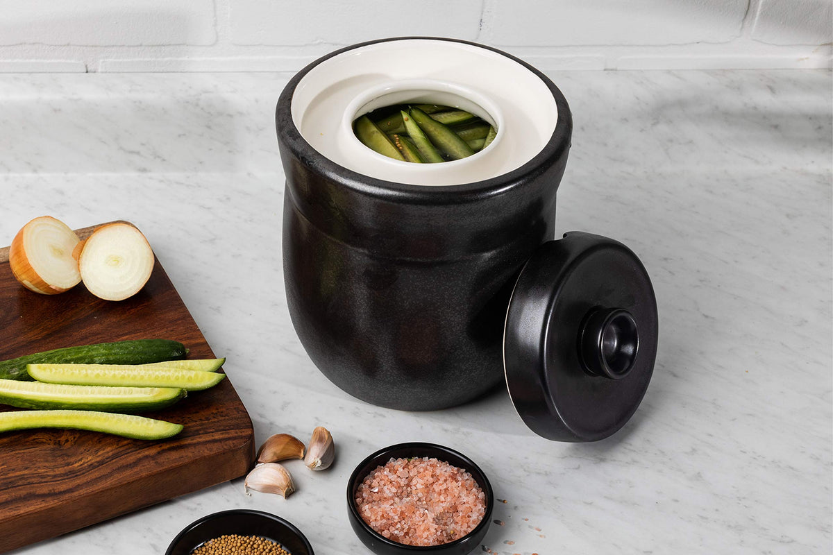 TOMO waterlock seal maintains an oxygen-controlled environment during fermentation
