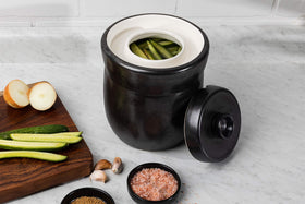 TOMO waterlock seal maintains an oxygen-controlled environment during fermentation