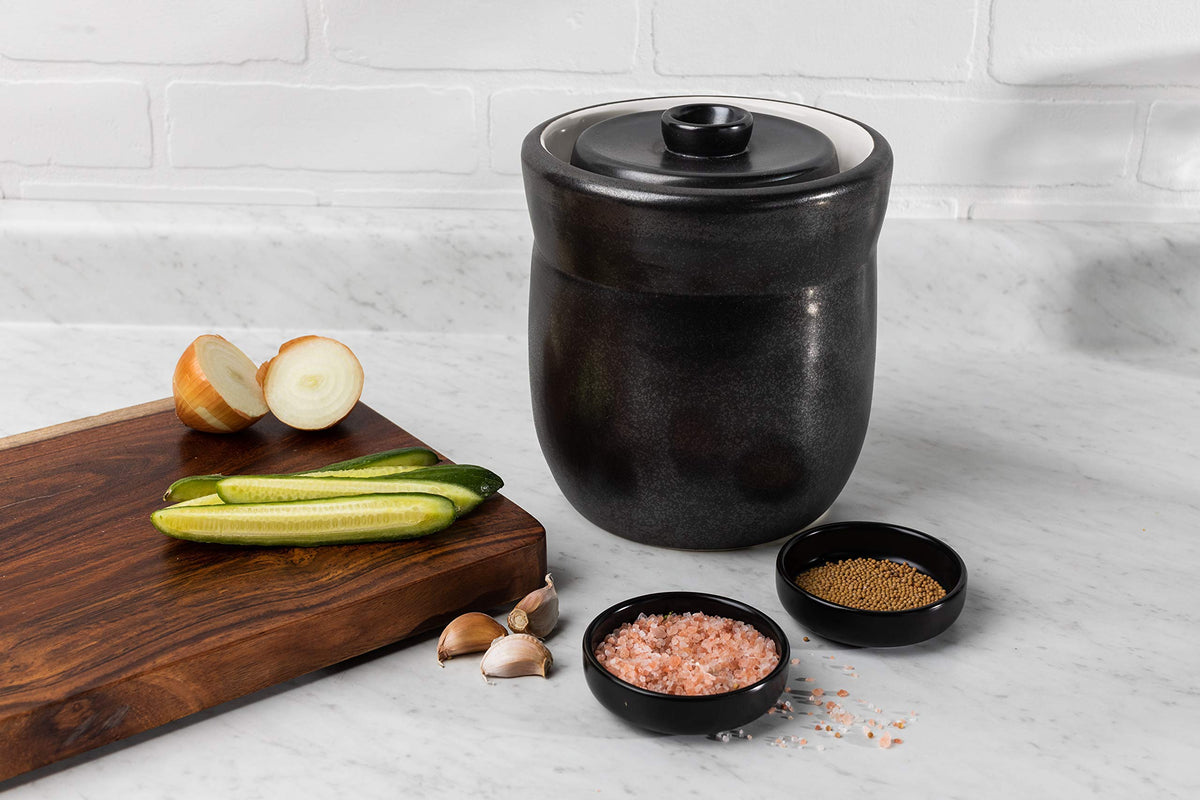 TOMO glaze inside prevents odors and helps easy cleanup after fermentation
