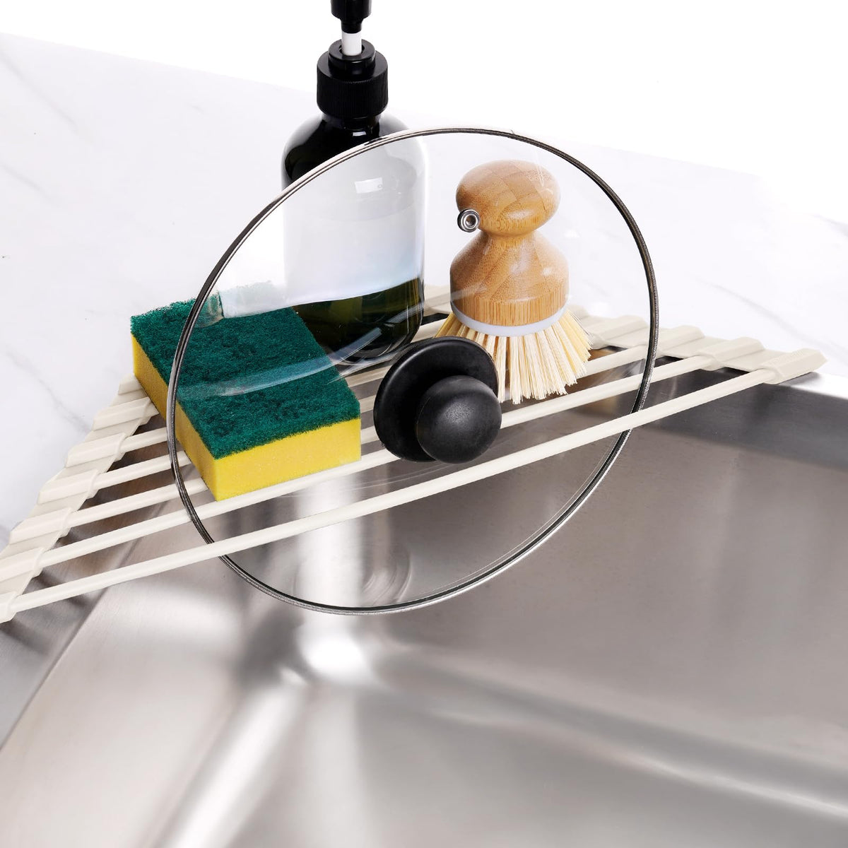 Tomorotec silicone-coated edge reduces slipping and protects countertops during use.