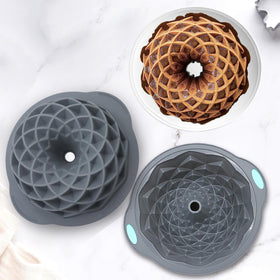 Tongjude silicone cake pans being used in microwave for quick treats