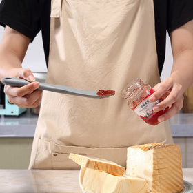 Tongjude jar-spatula feature helps scoop jars cleanly.