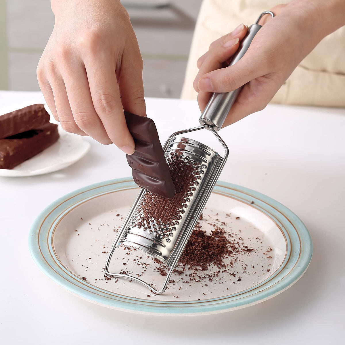 Tongjude flat grater 2 highlights medium shredding for carrots and zucchini