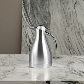 TOSAMZOO carafe offers 12+ hours heat or cold retention for beverages.