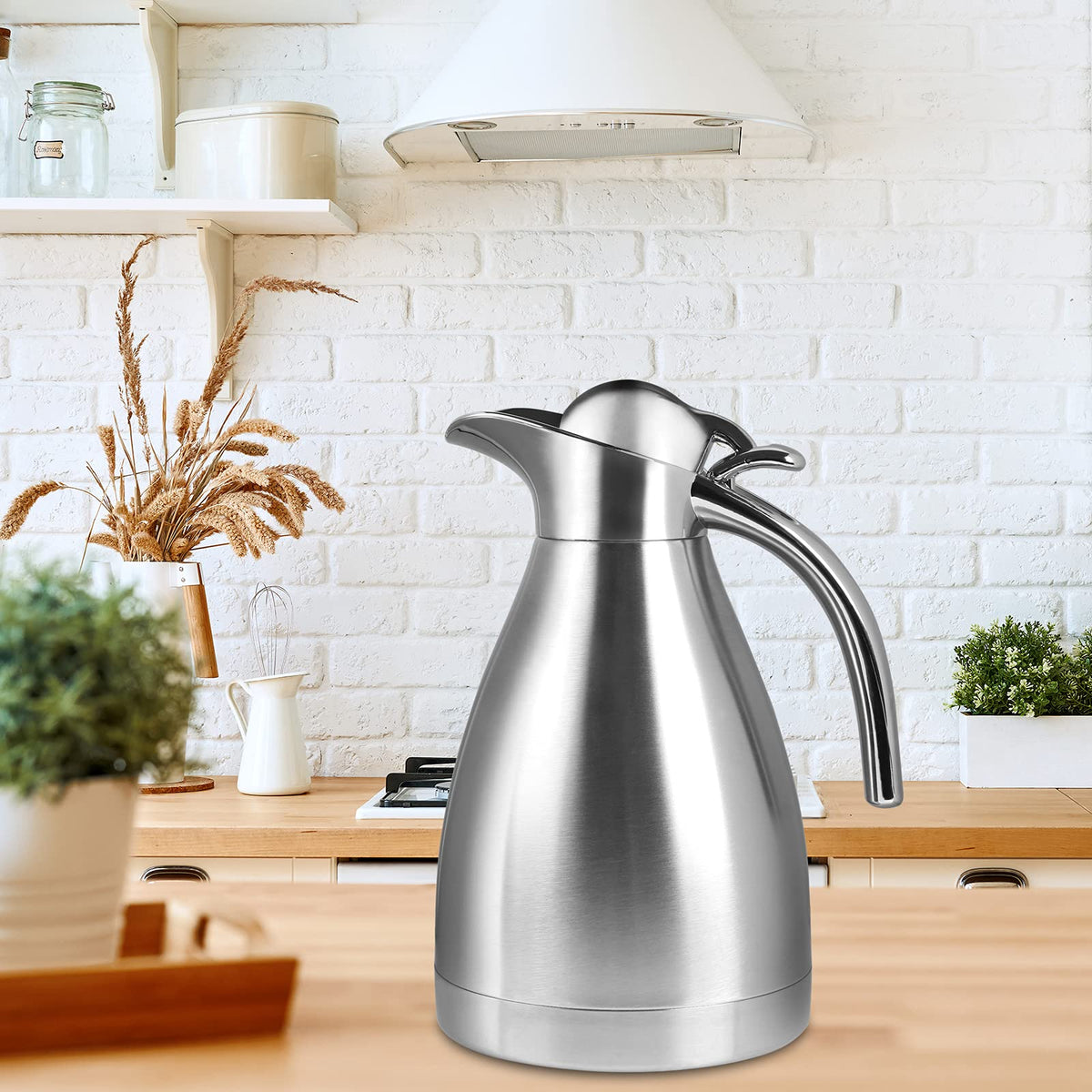 TOSAMZOO drip water protection spout minimizes spills during pouring.