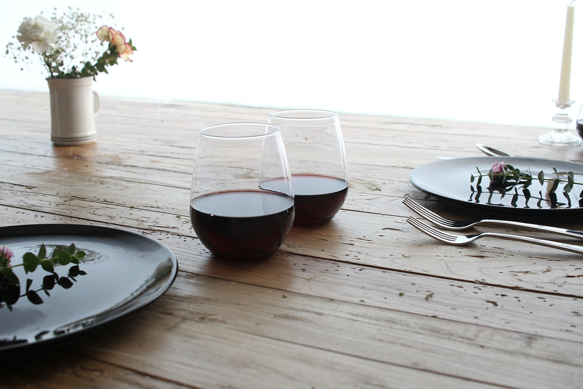 TOSSWARE POP 18oz Vino XL outdoor party scene demonstrates durable, worry-free hosting.
