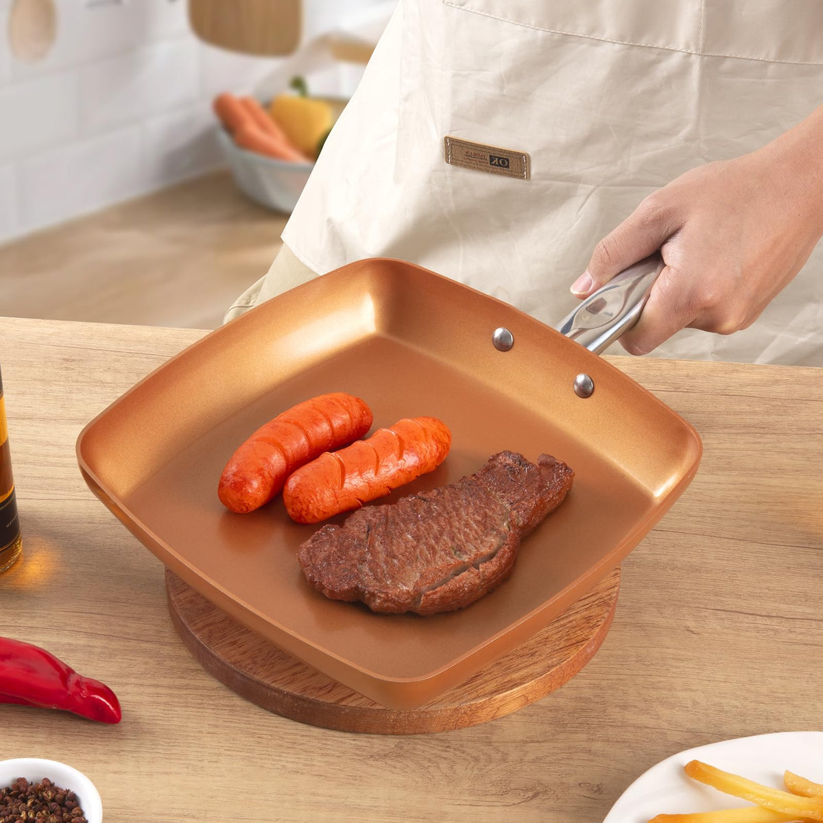 Toutrop compact square pan saves kitchen space without sacrificing performance.