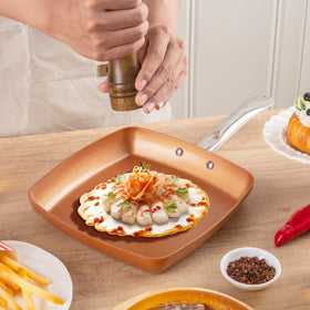 Toutrop easy-clean surface speeds washing after sautéing and browning.